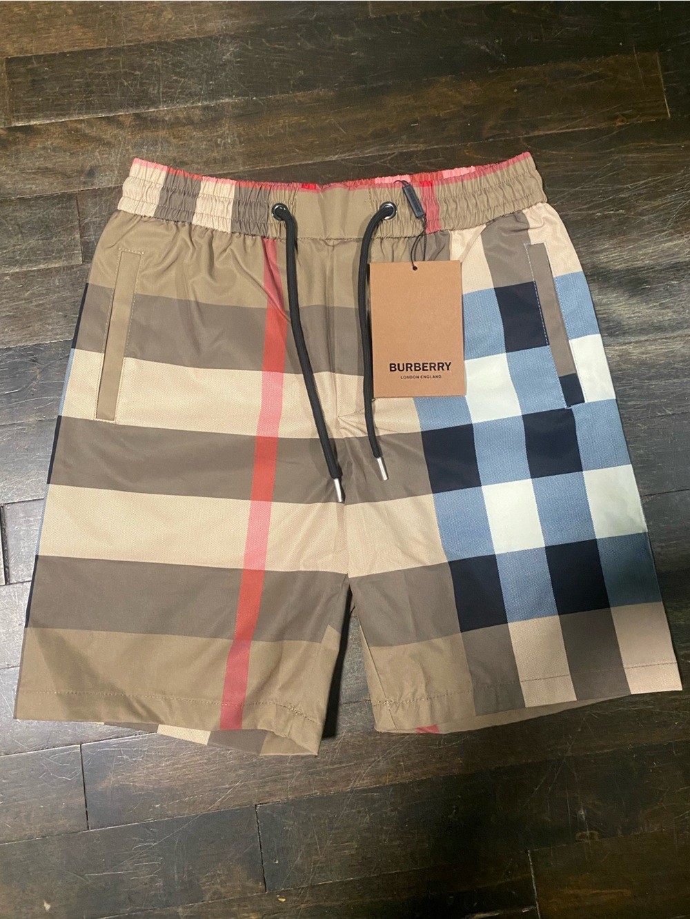 Burberry Shorts New with bag Size : M